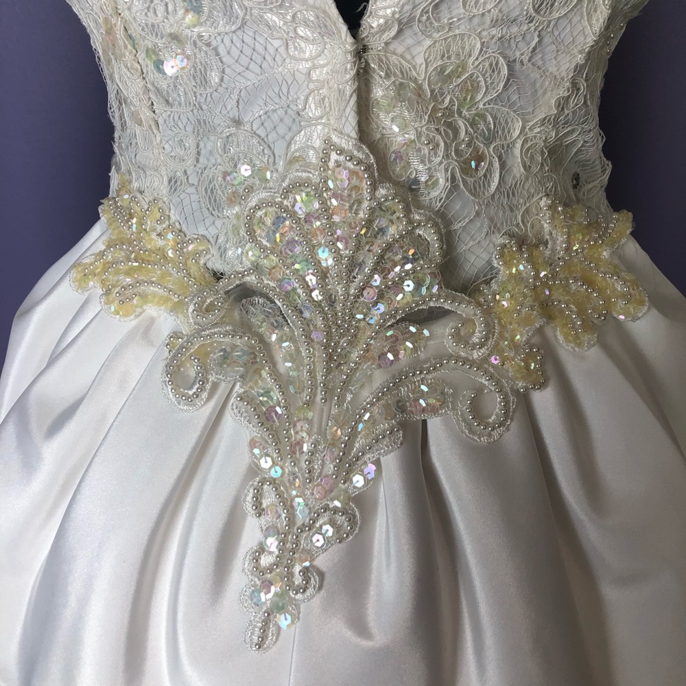 Vintage 80’s Beaded Long Sleeve Wedding Lace Gown - Picture 5 of 8